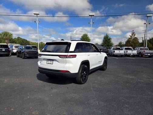 2024 Jeep Grand Cherokee Laredo
