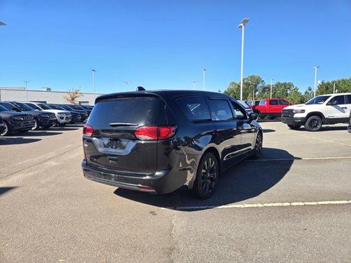 2020 Chrysler Pacifica Touring