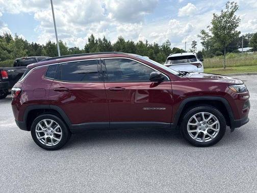 2022 Jeep Compass Latitude Lux