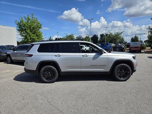 2025 Jeep Grand Cherokee L Laredo