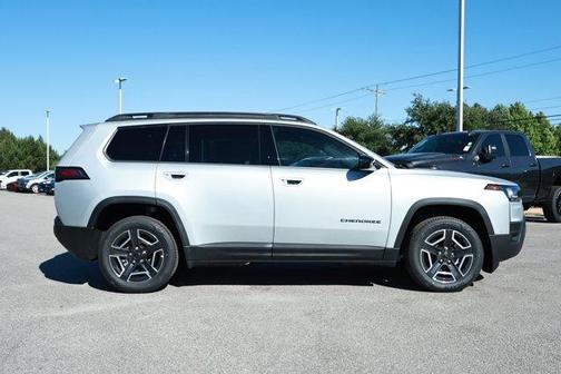 Silver Zynith Clearcoat 2026 Jeep Cherokee LAREDO/LIMITED