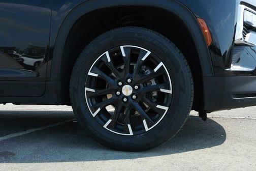 Mosaic Black Metallic 2025 Chevrolet Traverse LT