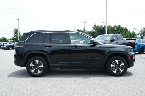 Diamond Black 2022 Jeep Grand Cherokee 4xe Base
