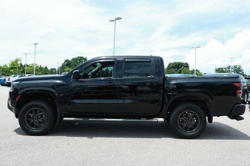 Black 2022 Nissan Frontier SV
