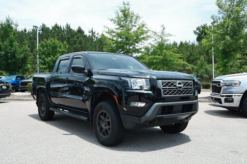 Black 2022 Nissan Frontier SV