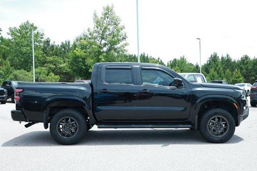 Black 2022 Nissan Frontier SV