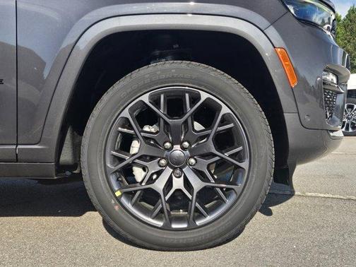2025 Jeep Grand Cherokee Summit