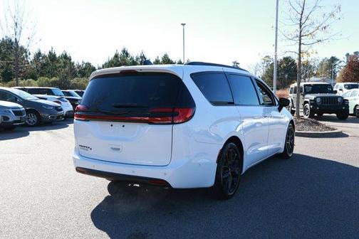 2024 Chrysler Pacifica Touring-L
