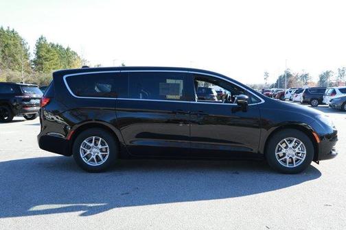 2026 Chrysler Voyager LX