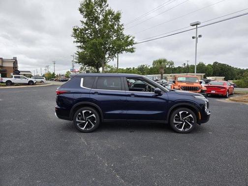 2023 Mitsubishi Outlander SE