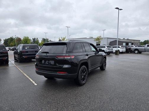 2025 Jeep Grand Cherokee Laredo