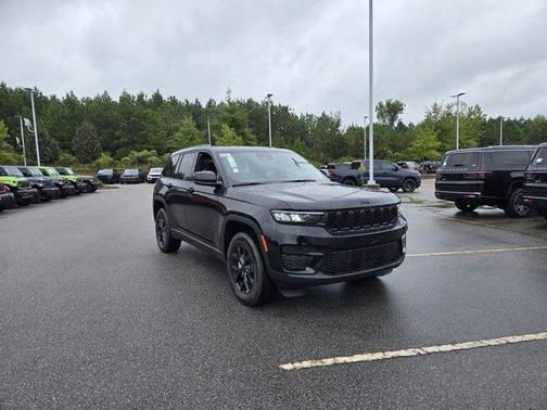 2025 Jeep Grand Cherokee Laredo