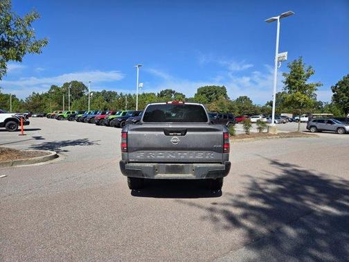 2022 Nissan Frontier S