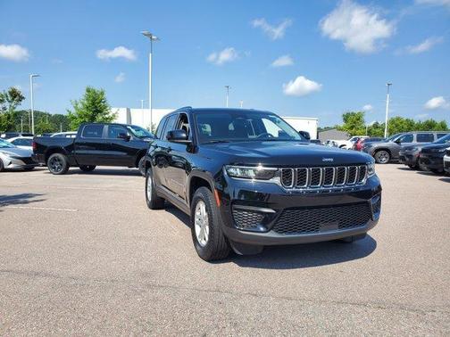 2023 Jeep Grand Cherokee Laredo