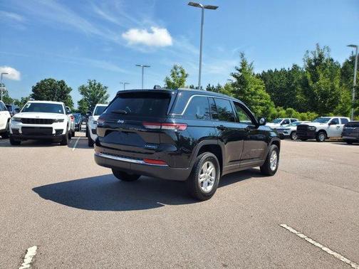 2023 Jeep Grand Cherokee Laredo