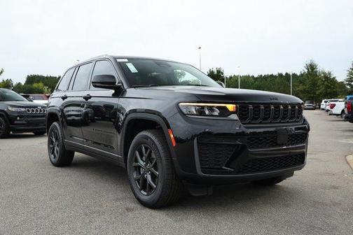 Gloss Black 2027 Jeep Grand Cherokee Laredo