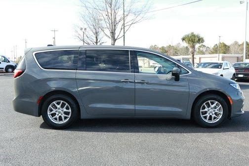 2023 Chrysler Pacifica Touring-L