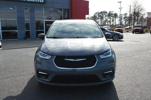 2023 Chrysler Pacifica Touring-L