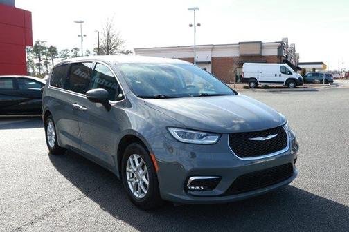 2023 Chrysler Pacifica Touring-L