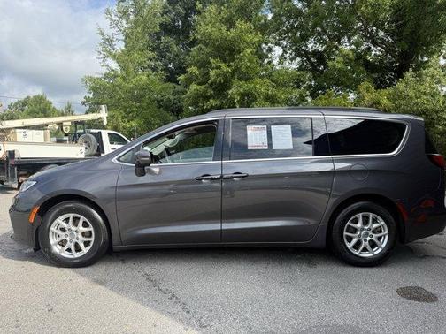 2022 Chrysler Pacifica Touring-L