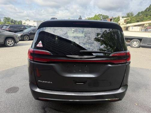 2022 Chrysler Pacifica Touring-L