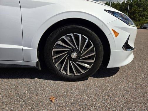 2023 Hyundai SONATA Hybrid Limited