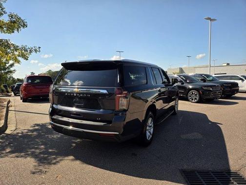 2023 Chevrolet Suburban LT