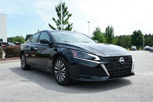 Super Black 2024 Nissan Altima 2.5 SV