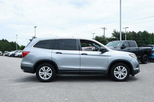 Silver 2017 Honda Pilot LX