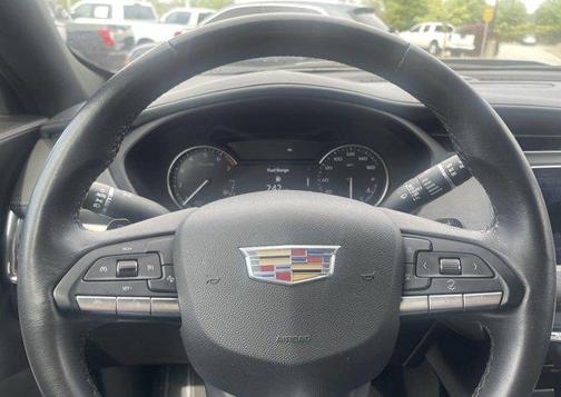 2023 Cadillac XT4 Premium Luxury