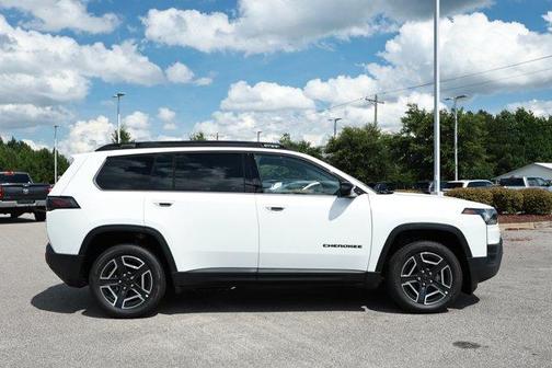 Bright White Clearcoat 2026 Jeep Cherokee LAREDO/LIMITED
