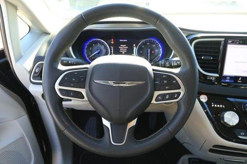 2023 Chrysler Pacifica Touring-L