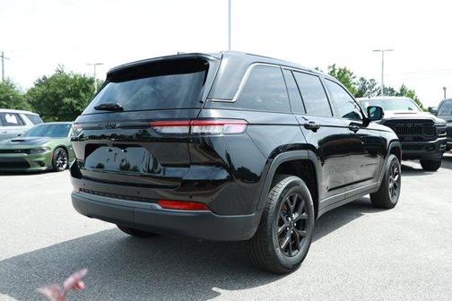 Diamond Black 2026 Jeep Grand Cherokee Laredo