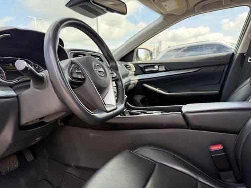 2023 Nissan Maxima SV