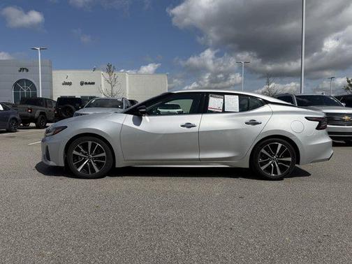 2023 Nissan Maxima SV