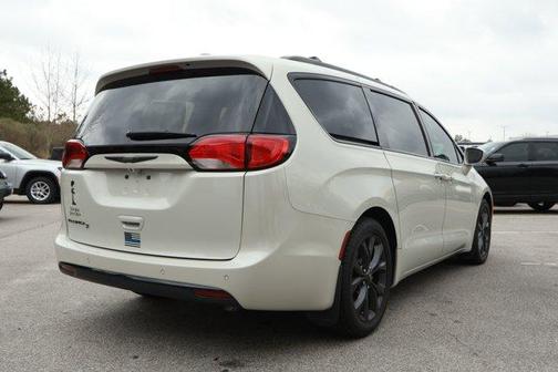 2019 Chrysler Pacifica Touring-L