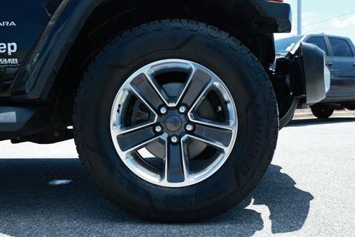 Black Clearcoat 2018 Jeep Wrangler Unlimited Sahara