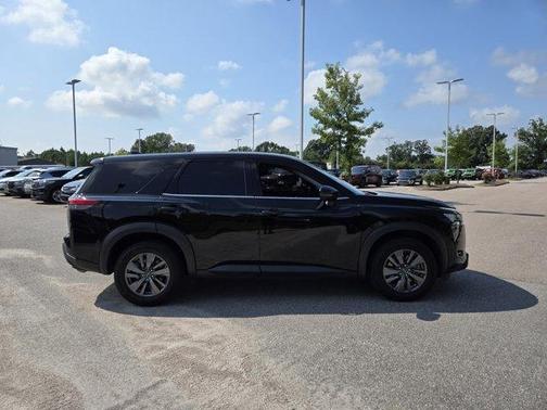 2022 Nissan Pathfinder S