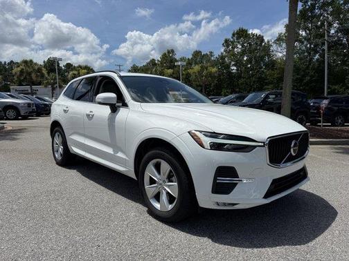 2022 Volvo XC60 B5 Momentum