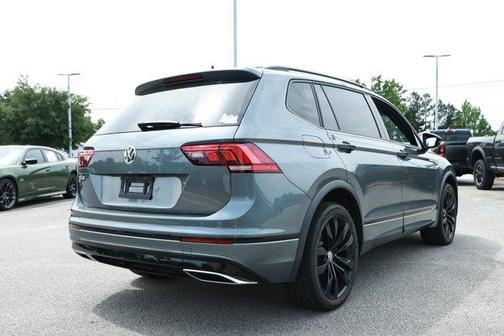 Platinum Gray Metallic 2021 Volkswagen Tiguan 2.0T SE R-Line Black