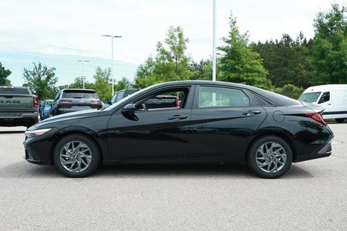 Black 2024 Hyundai ELANTRA SEL