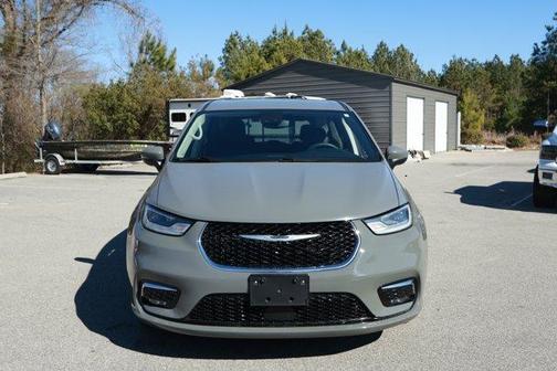 2023 Chrysler Pacifica Touring-L