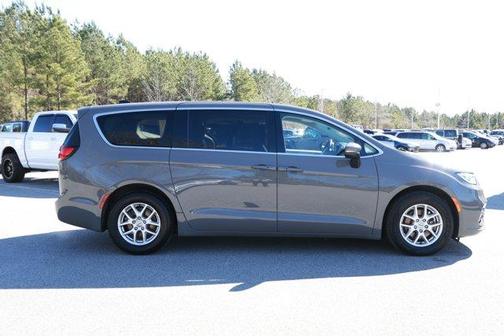 2023 Chrysler Pacifica Touring-L