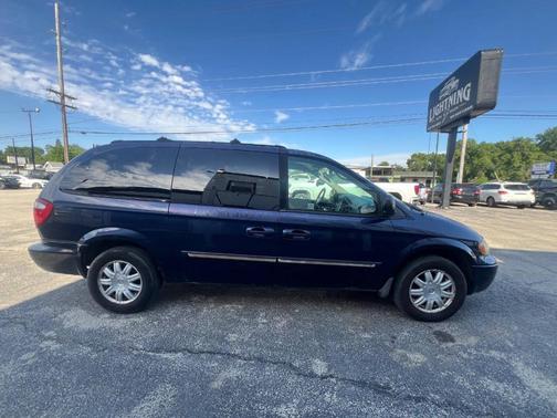 Midnight Blue Pearlcoat 2005 Chrysler Town & Country Touring