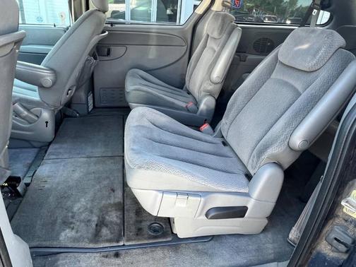 Midnight Blue Pearlcoat 2005 Chrysler Town & Country Touring
