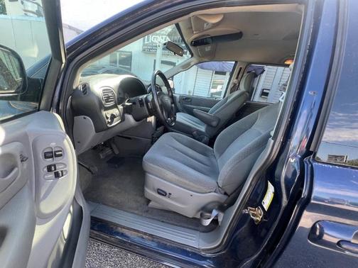 Midnight Blue Pearlcoat 2005 Chrysler Town & Country Touring