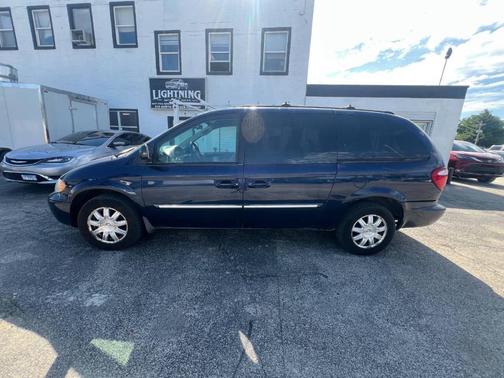 Midnight Blue Pearlcoat 2005 Chrysler Town & Country Touring