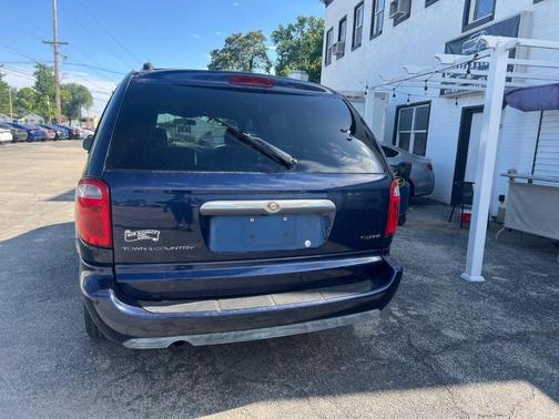 Midnight Blue Pearlcoat 2005 Chrysler Town & Country Touring
