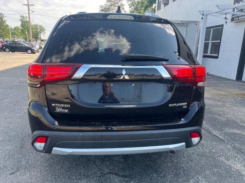 Black 2017 Mitsubishi Outlander SE