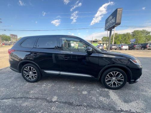 Black 2017 Mitsubishi Outlander SE